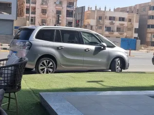 سيتروين c4 جراند بيكاسو 2019 أبيض مستعملة للبيع