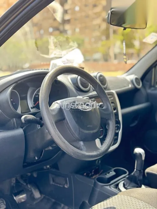 لادا جرانتا 2017 بني مستعملة للبيع - 1