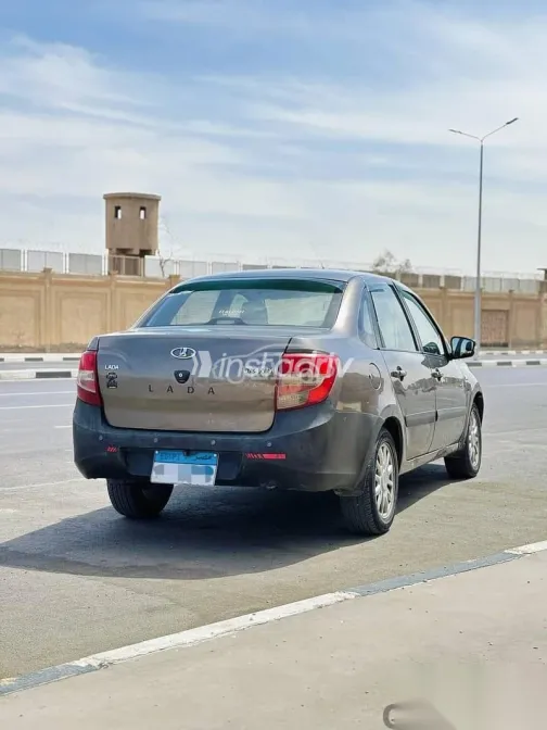 لادا جرانتا 2017 بني مستعملة للبيع - 2