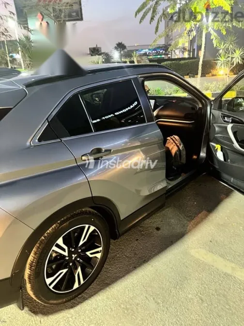 ميتسوبيشي اكليبس 2022 رمادي مستعملة للبيع - 4