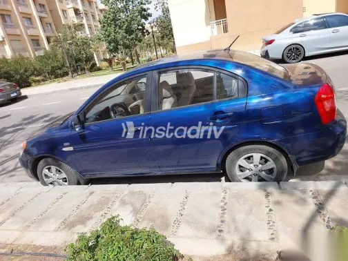 هيونداي اكسنت 2010 أزرق غامق مستعملة للبيع - 1