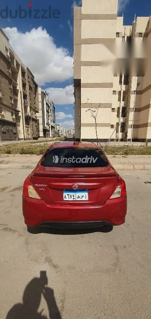 نيسان صنى 2022 أحمر مستعملة للبيع - 3