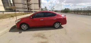 نيسان صنى 2022 أحمر مستعملة للبيع