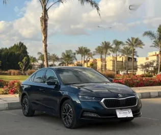 سكودا اوكتافيا 2024 أزرق غامق مستعملة للبيع