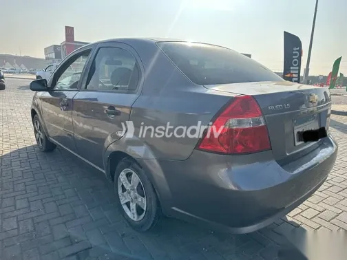 شيفروليه افيو 2013 فضي مستعملة للبيع - 2