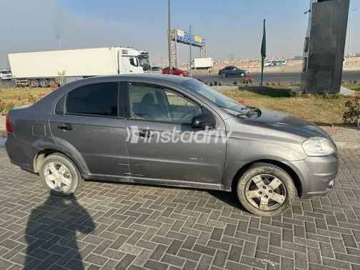 شيفروليه افيو 2013 فضي مستعملة للبيع - 3