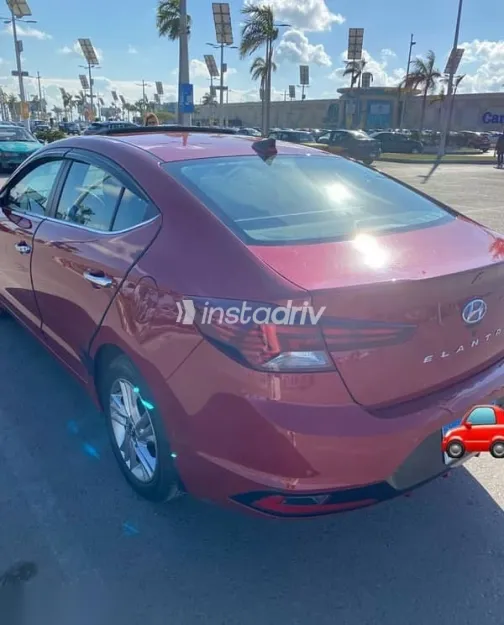هيونداي إلنترا 2020 أحمر مستعملة للبيع - 1