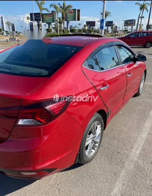 هيونداي إلنترا 2020 أحمر مستعملة للبيع - 4