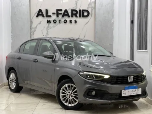 فيات تيبو 2021 أزرق غامق مستعملة للبيع - 1