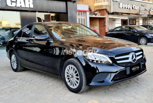 مرسيدس C 180 2019 أسود مستعملة للبيع - 3