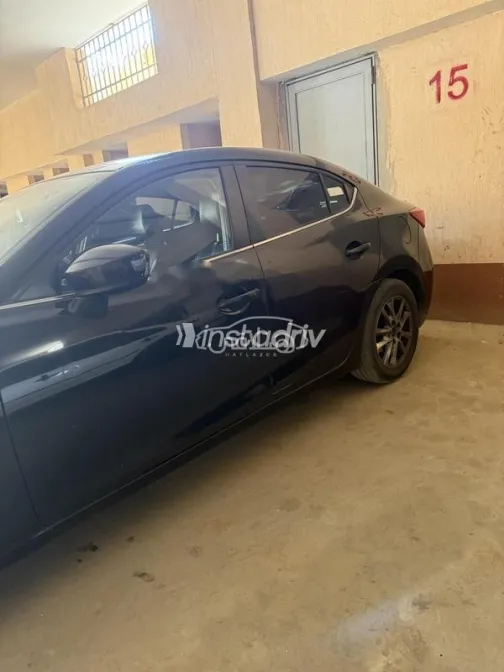 مازدا 3 2017 أبيض مستعملة للبيع - 2