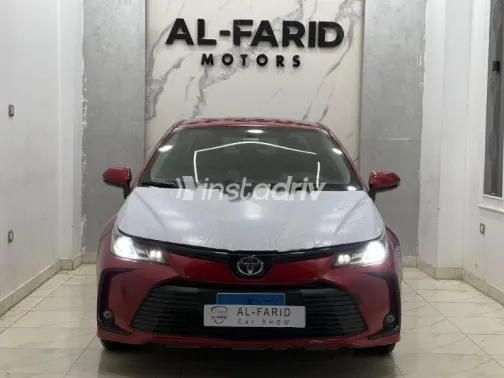 تويوتا كورولا 2021 أحمر مستعملة للبيع - 1