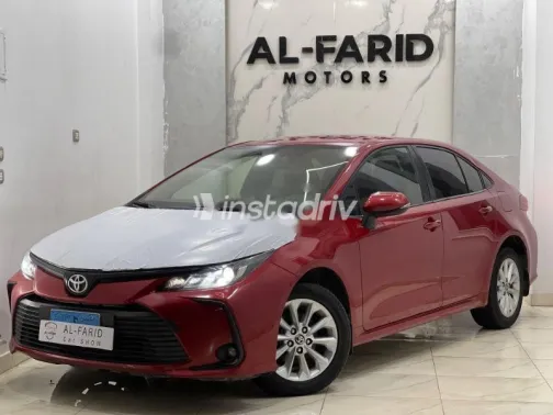 تويوتا كورولا 2021 أحمر مستعملة للبيع - 2
