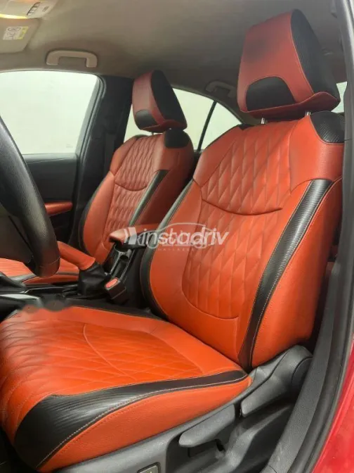 تويوتا كورولا 2021 أحمر مستعملة للبيع - 3