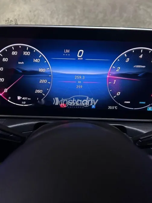 مرسيدس C 180 2025 أزرق غامق مستعملة للبيع - 1