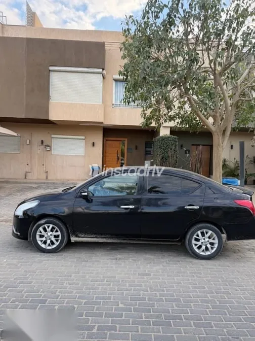 نيسان صنى 2019 أسود مستعملة للبيع - 4