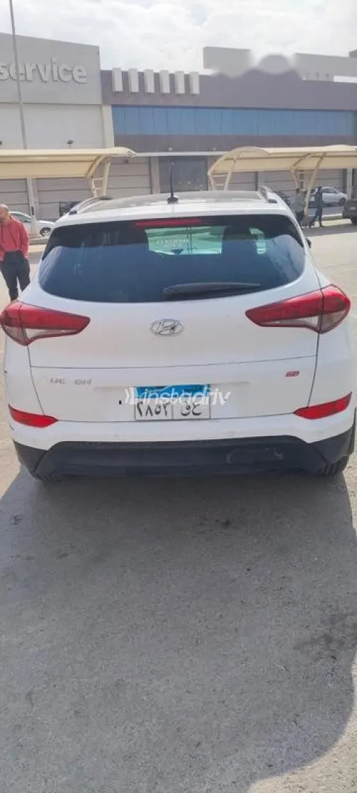 هيونداي توسان 2017 أبيض مستعملة للبيع - 3