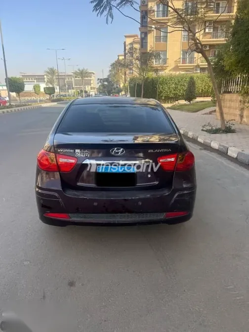 Hyundai Elantra 2017 Burgundy Used for Sale - 2