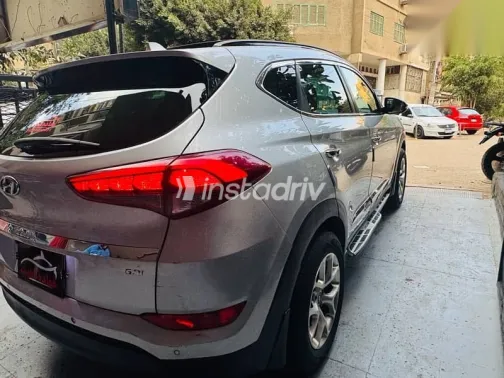 هيونداي توسان 2017 فضي مستعملة للبيع - 4