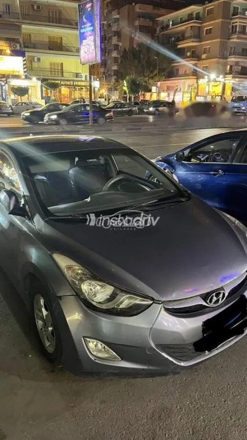 هيونداي إلنترا ام دى 2013 رمادي غامق مستعملة للبيع - 1