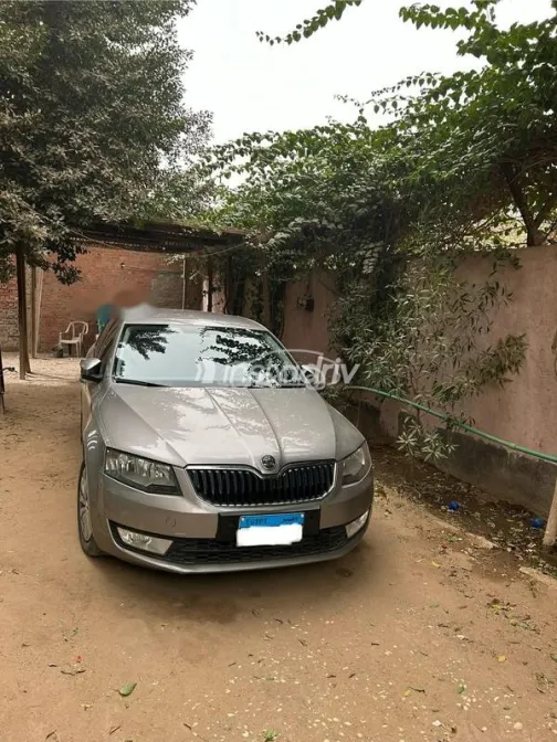 سكودا اوكتافيا A7 2014 برونزي مستعملة للبيع - 4