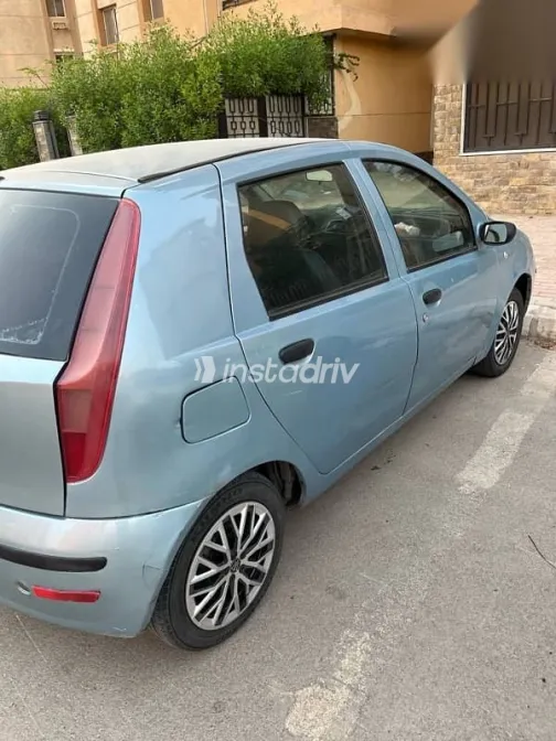 فيات بونتو 2004 أزرق غامق مستعملة للبيع - 3