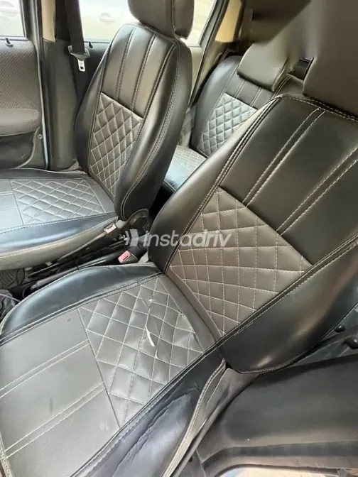 فيات بونتو 2004 أزرق غامق مستعملة للبيع - 4