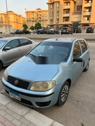 فيات بونتو 2004 أزرق غامق مستعملة للبيع