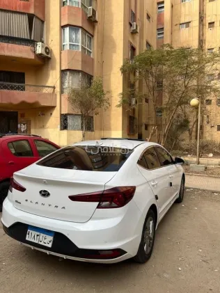 هيونداي إلنترا اى دى 2020 أبيض مستعملة للبيع
