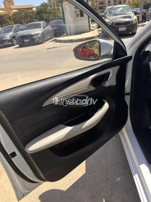 MG 5 2022 White Used for Sale - 3