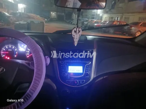 هيونداي اكسنت RB 2012 رمادي غامق مستعملة للبيع - 2