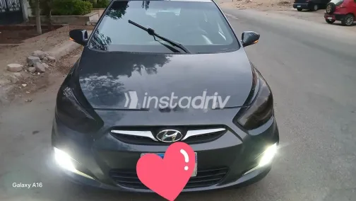 هيونداي اكسنت RB 2012 رمادي غامق مستعملة للبيع - 3