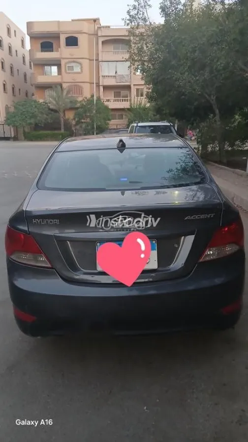 هيونداي اكسنت RB 2012 رمادي غامق مستعملة للبيع - 4