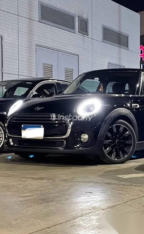 Mini Cooper 2017 Black Used for Sale - 1