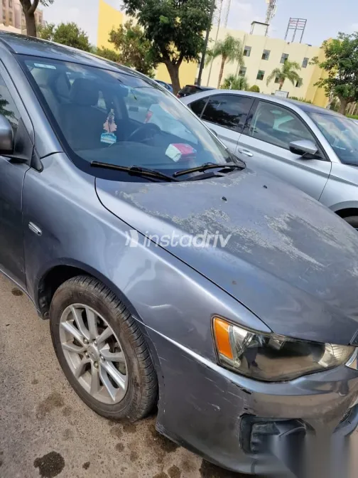 ميتسوبيشي لانسر 2016 فضي مستعملة للبيع - 4