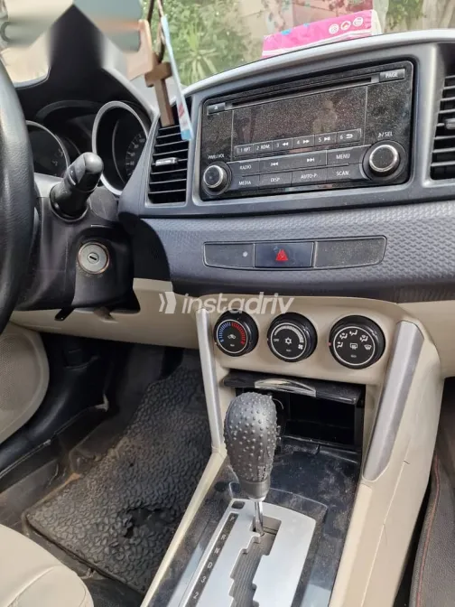 ميتسوبيشي لانسر 2016 فضي مستعملة للبيع - 6