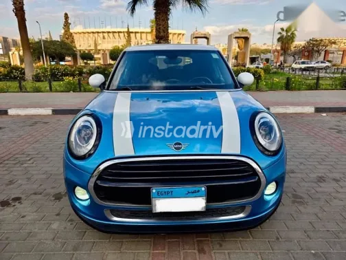 مينى كوبر 2017 أزرق غامق مستعملة للبيع - 2