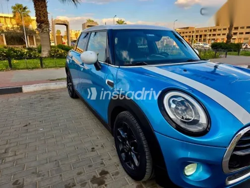 مينى كوبر 2017 أزرق غامق مستعملة للبيع - 3