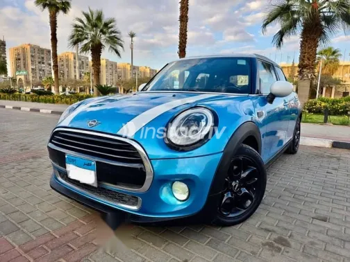 مينى كوبر 2017 أزرق غامق مستعملة للبيع - 4