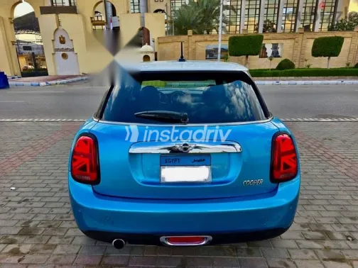 مينى كوبر 2017 أزرق غامق مستعملة للبيع - 5
