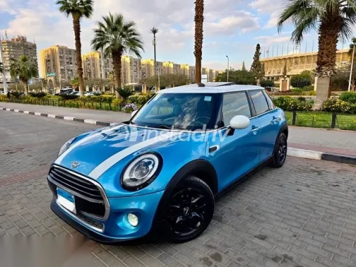مينى كوبر 2017 أزرق غامق مستعملة للبيع - 7