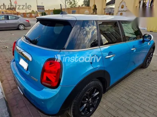 مينى كوبر 2017 أزرق غامق مستعملة للبيع - 8