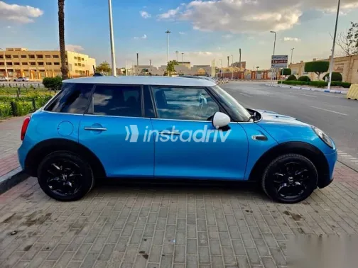 مينى كوبر 2017 أزرق غامق مستعملة للبيع - 10