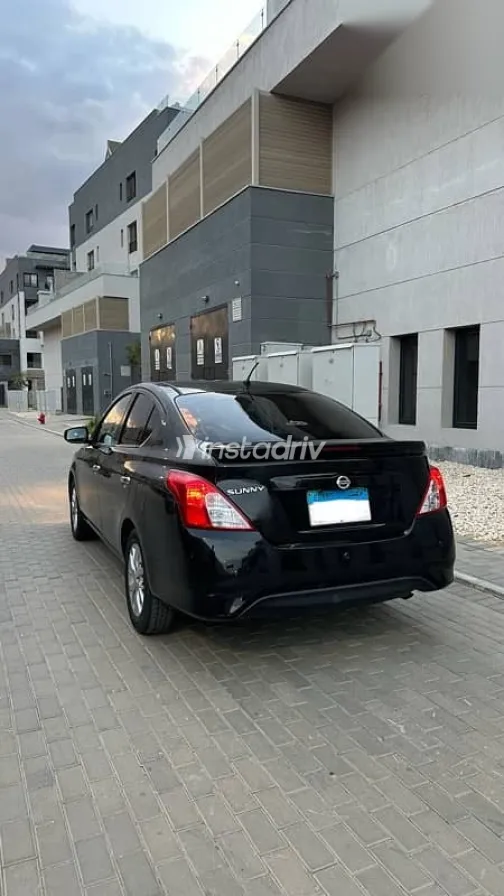 نيسان صنى 2023 أسود مستعملة للبيع - 3