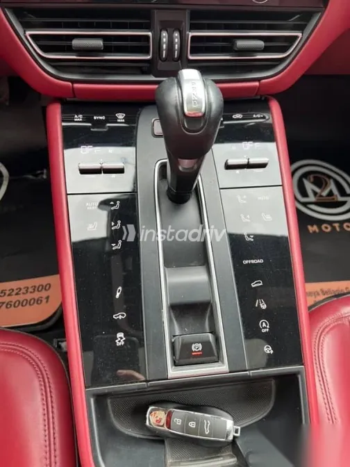 Porsche Macan 2024 Black Used for Sale - 4