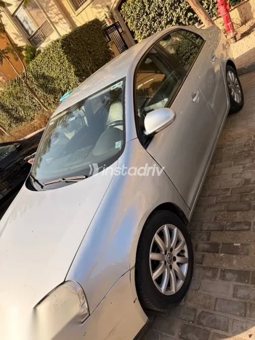 فولكس فاغن جيتا 2011 فضي مستعملة للبيع - 3