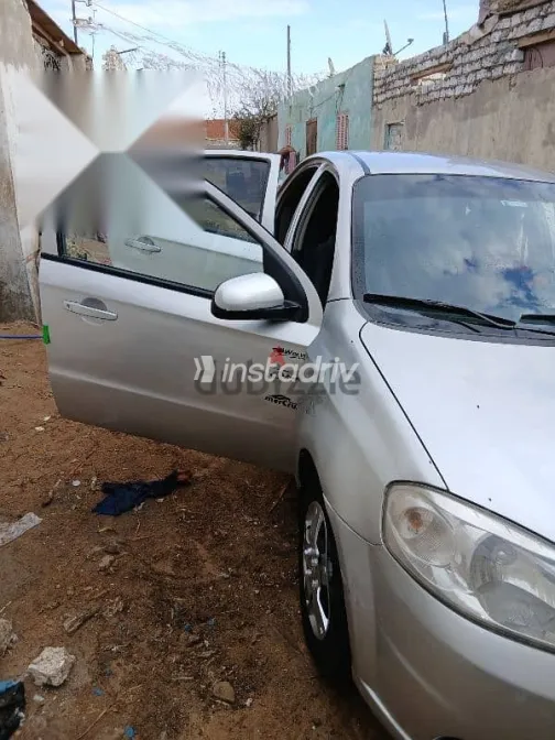 شيفروليه افيو 2015 فضي مستعملة للبيع - 3