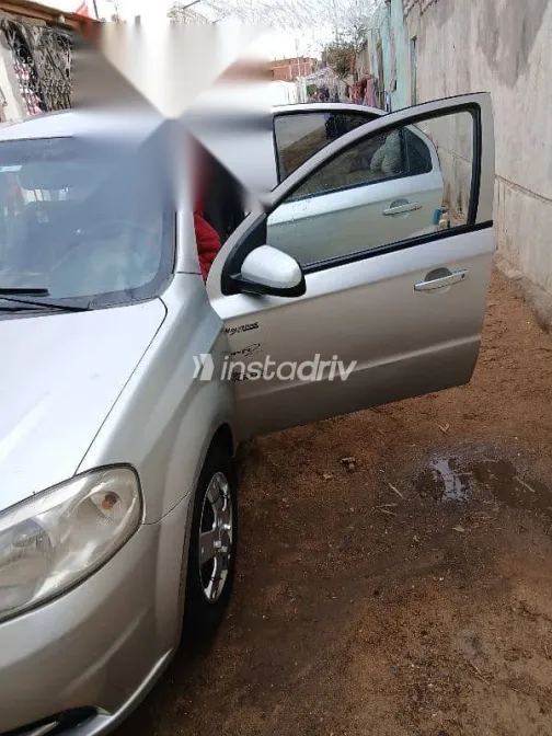 شيفروليه افيو 2015 فضي مستعملة للبيع - 4