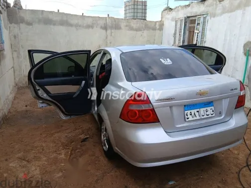 شيفروليه افيو 2015 فضي مستعملة للبيع - 6