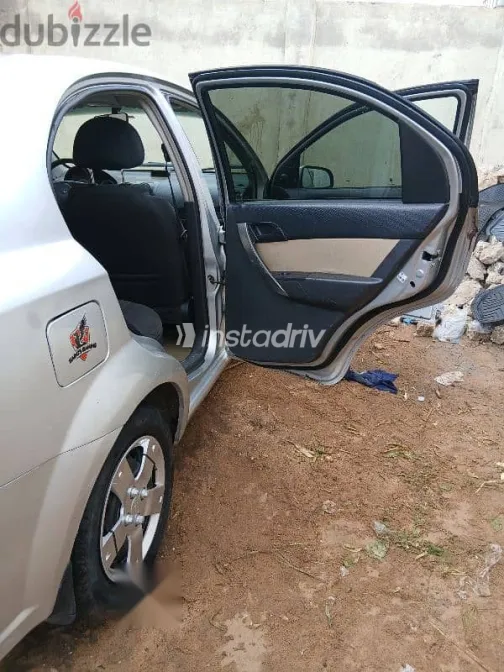 شيفروليه افيو 2015 فضي مستعملة للبيع - 8